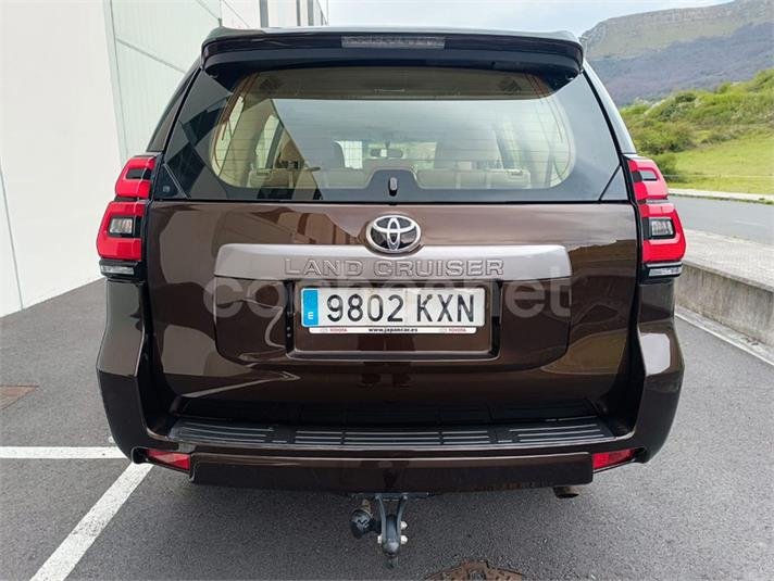 Toyota Land Cruiser 2.8 D4D VX AUTO 5p.