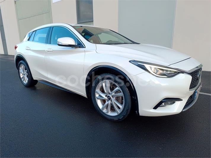 INFINITI Q30 1.5D PREMIUM