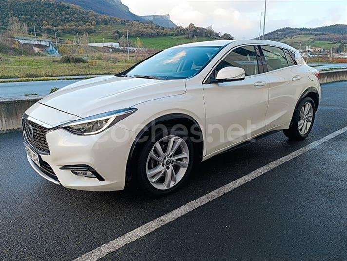 INFINITI Q30 1.5D PREMIUM