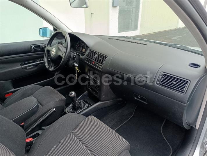 Volkswagen Golf 1.6 Conceptline