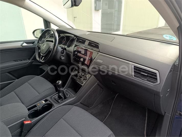 Volkswagen Touran Advance 2.0 TDI