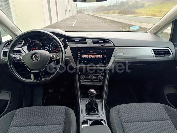 Volkswagen Touran Advance 2.0 TDI