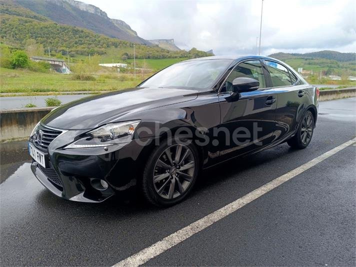 LEXUS IS 300h Hybrid
