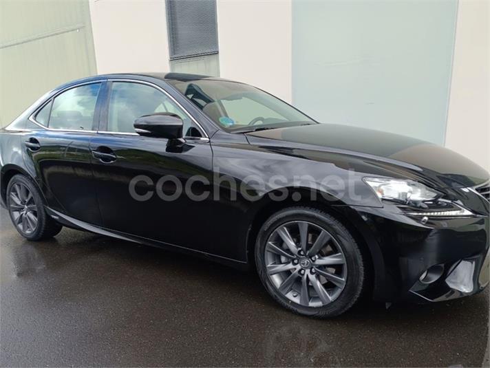 LEXUS IS 300h Hybrid