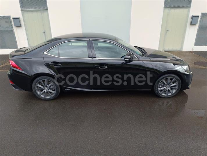 LEXUS IS 300h Hybrid