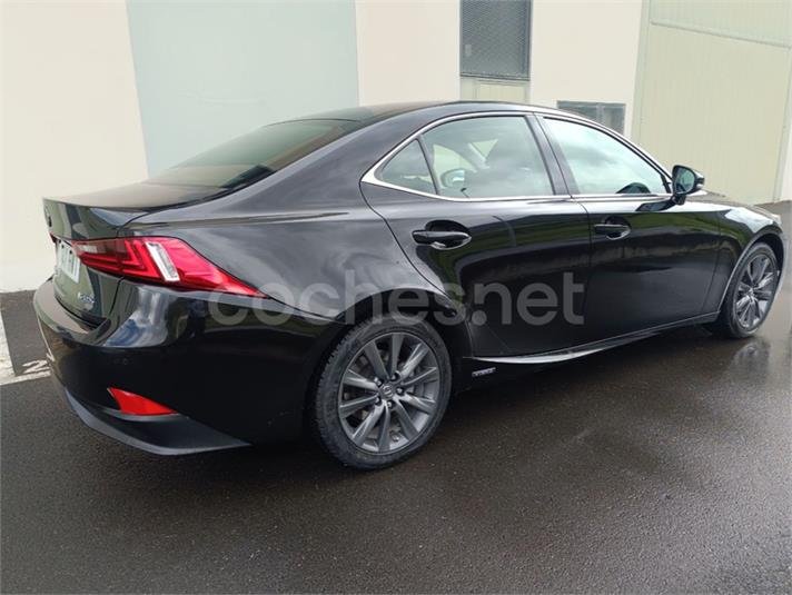 LEXUS IS 300h Hybrid