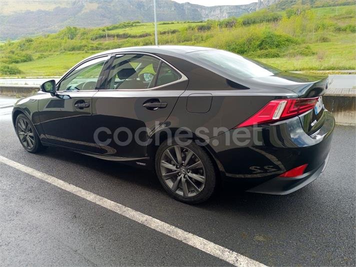 LEXUS IS 300h Hybrid