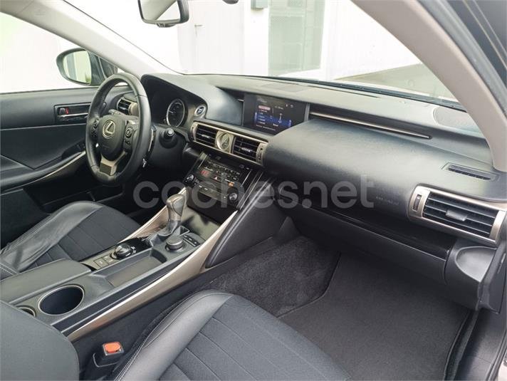 LEXUS IS 300h Hybrid