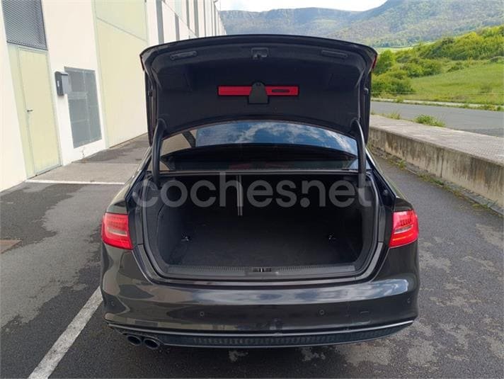 Audi A4 2.0 TDI S line edition