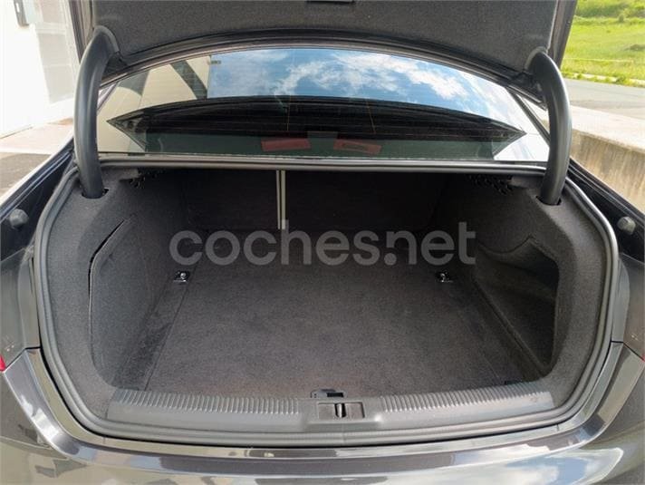 Audi A4 2.0 TDI S line edition