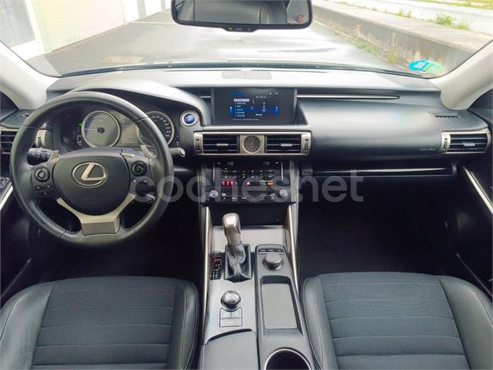 LEXUS IS 300h Hybrid