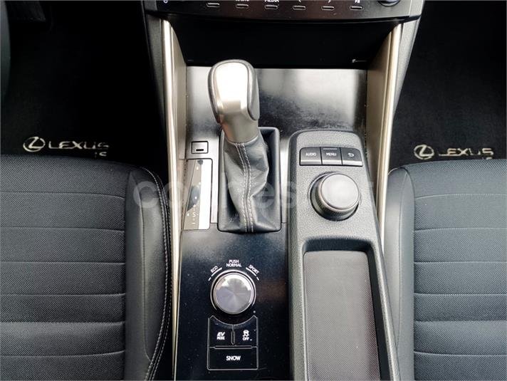 LEXUS IS 300h Hybrid